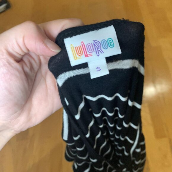 LuLaRoe Classic T Womens Black & White Striped Short Sleeve Top Size S - Picture 5 of 7